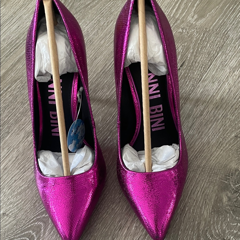 Gianni Bini Women's Metallic Spicy Pink Heels